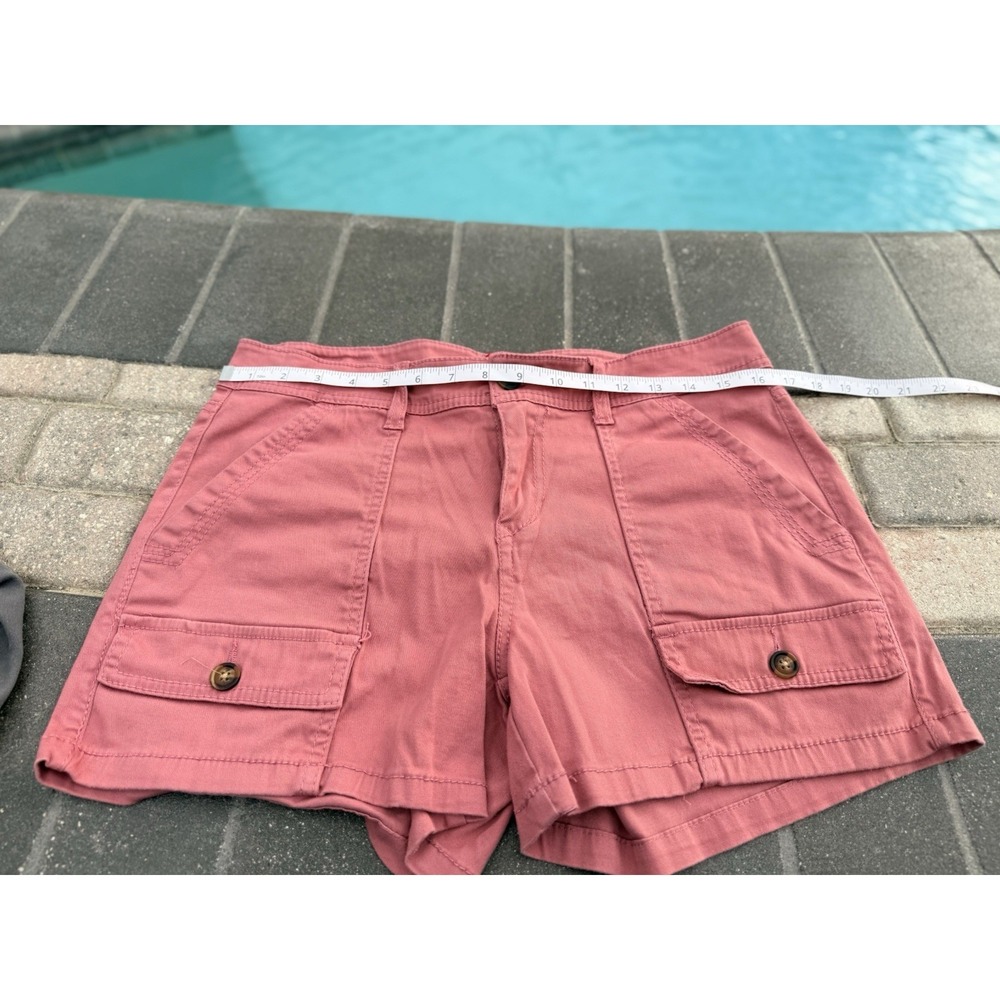 Union Bay Woman's Cargo Shorts Size 11 Rose Colored Cotton Button Pockets - Picture 2 of 10